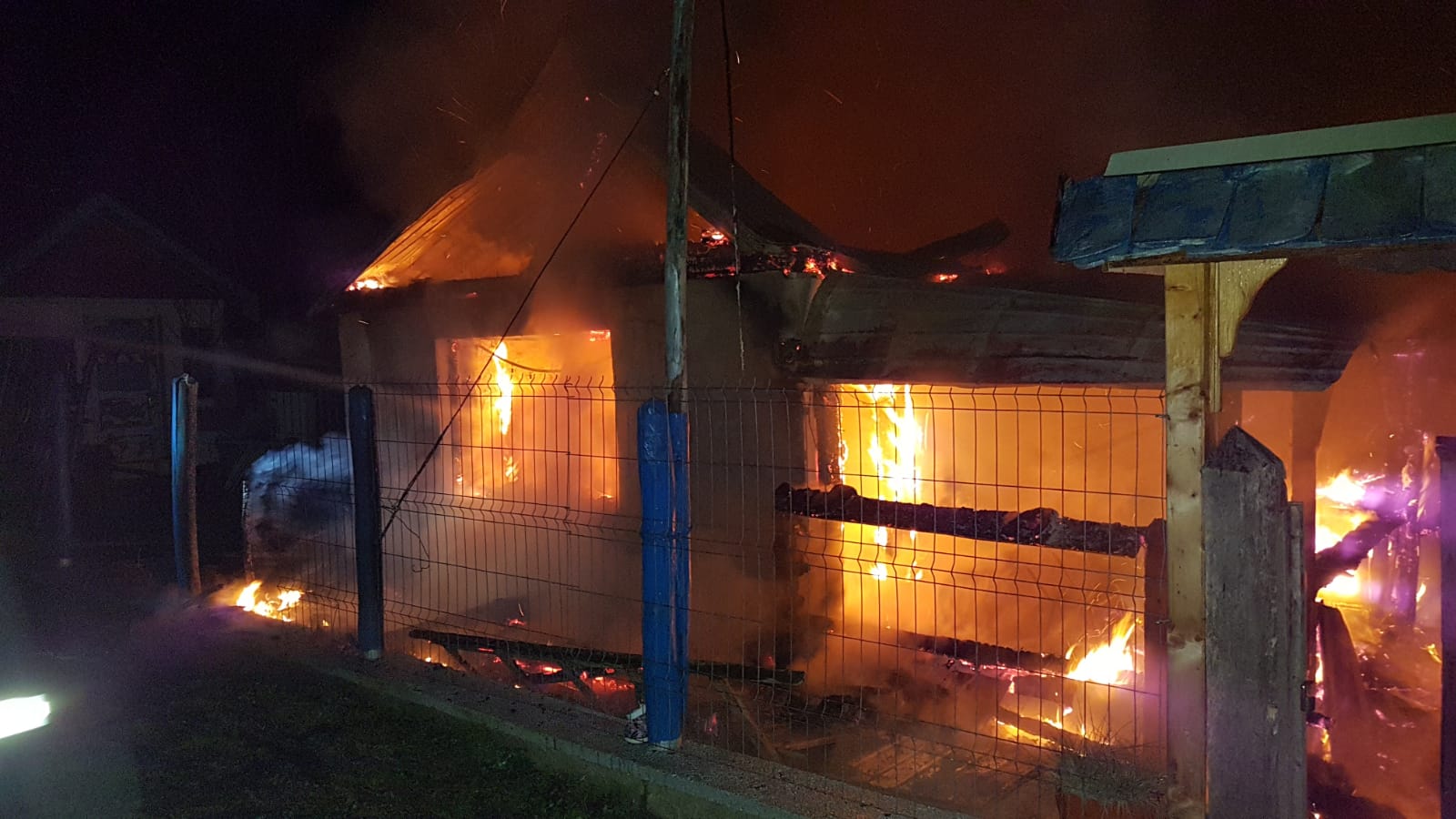 FOTO: Incendiu pe strada Laborator din Copșa Mică