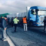 FOTO: Accident între un autoturism și o autoutilitară pe autostrada A1, sens Deva-Sibiu