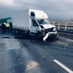 FOTO: Accident între un autoturism și o autoutilitară pe autostrada A1, sens Deva-Sibiu