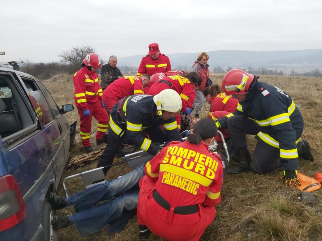 Trei persoane rănite în urma unui accident lângă Cornățel