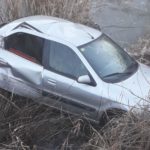 FOTO: Accident între Avrig și Porumbacu de Jos. O mașină a căzut într-o râpă