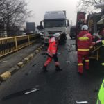 Accident grav pe Valea Oltului. Două persoane sunt încarcerate