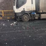 Accident grav pe Valea Oltului. Două persoane sunt încarcerate