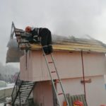FOTO: Pompierii sibieni au intervenit de urgență la un incendiu produs la Tălmaciu