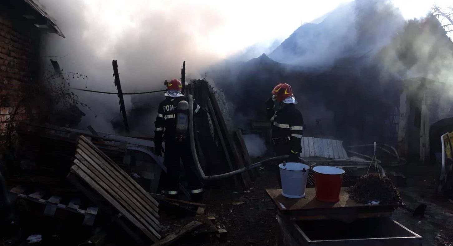 Weekend de foc pentru ISU SIBIU - trei incendii stinse cu succes și peste 100 de cazuri medicale rezolvate