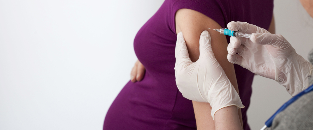 Femeie gravidă domiciliată în Mediaș diagnosticată cu infecție respiratorie acută