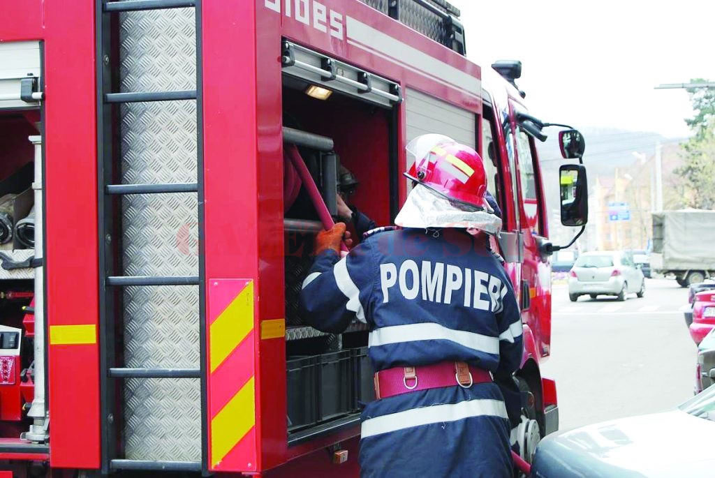 ISU SIBIU a intervenit la 106 cazuri medicale în weekend. Incendii de vegetație uscată stinse cu brio