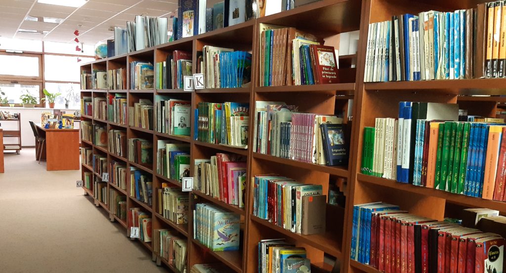 Sâmbăta, copiii ascultă povești la Biblioteca ASTRA