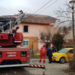 FOTO: O casă din Mediaș a luat foc. Un bărbat de 80 de ani a murit