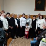Crucea Roșie în vizita la vârstnici - marțișoare, cântece, voie bună și pastă de dinți