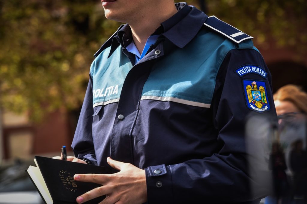 A ignorat ordinul de restricție și a fost reținut pentru 24 de ore