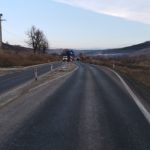 FOTO-VIDEO: Mașină cu roțile-n sus la Slimnic. Două persoane au fost rănite