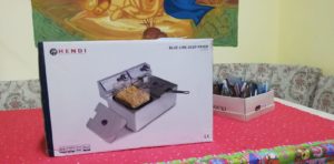 Actorii spectacolului caritabil „Să dai cu căciula în câini”, în vizită cu daruri la Complexul „Prichindelul”