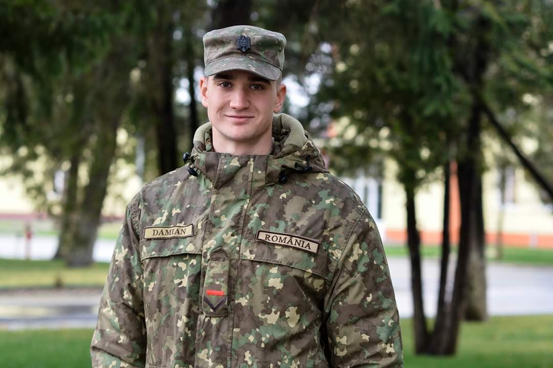 Cadetul Tudor Damian, pasionat de polo pe apă și de parașutism