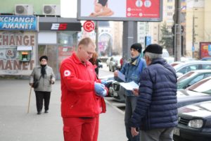 Crucea Roșie Sibiu: Campanie preventivă pe străzile orașului despre Covid 19