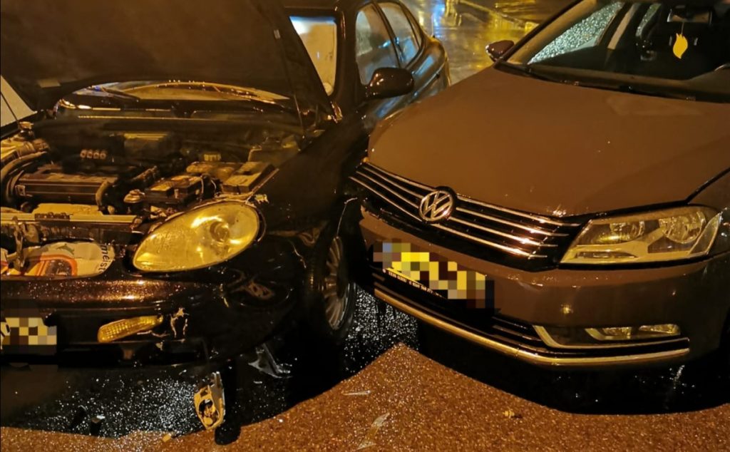 FOTO: Coliziune între două autoturisme într-o intersecție din orașul Sibiu FOTO: Coliziune între două autoturisme într-o intersecție din orașul Sibiu