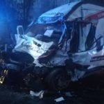 Doi morți în urma unui impact frontal între un microbuz și un autocamion
