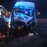 Doi morți în urma unui impact frontal între un microbuz și un autocamion