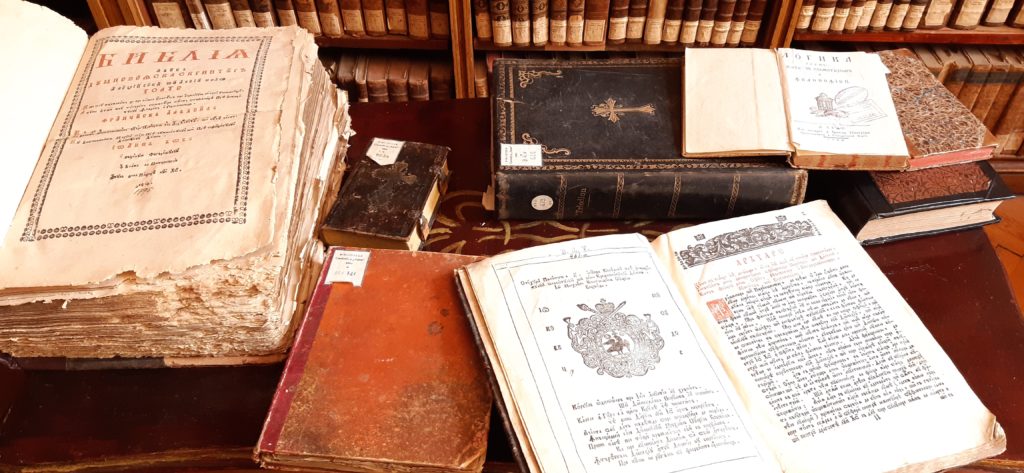 Peste 500 de cărți românești vechi în Compartimentului Colecții Speciale al Bibliotecii Astra