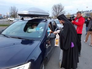 Foto | Lumina Sfântă de la Ierusalim a ajuns în Sibiu