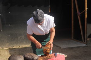 Foto | Mama Ica și „Hencleșul” cu miros de copilărie