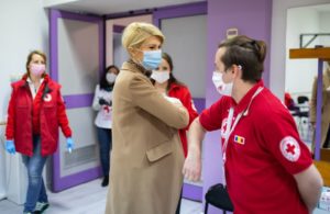 25.000 de măști, 4.000 de combinezoane, 1.000 de viziere și 50.000 perechi de mănuși vor ajunge la cadrele medicale