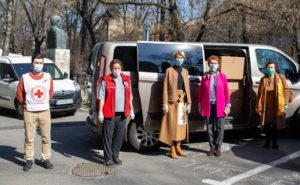 25.000 de măști, 4.000 de combinezoane, 1.000 de viziere și 50.000 perechi de mănuși vor ajunge la cadrele medicale
