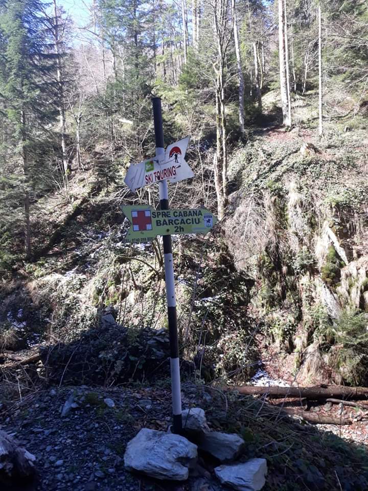 Foto | Salvamontiștii sibieni au desfășurat activități de curățire și remarcare pe sectoare de traseu