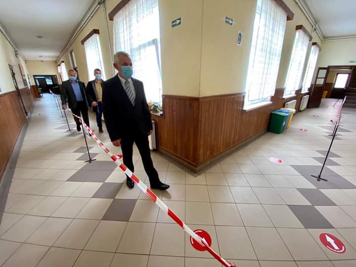 Prefectul Sibiului a verificat condițiile din școli