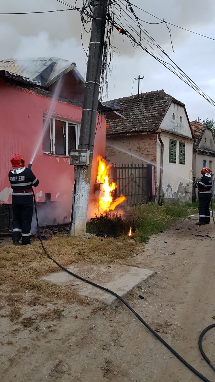 Pompierii militari au intervenit la lichidarea unui incendiu în localitatea Boian