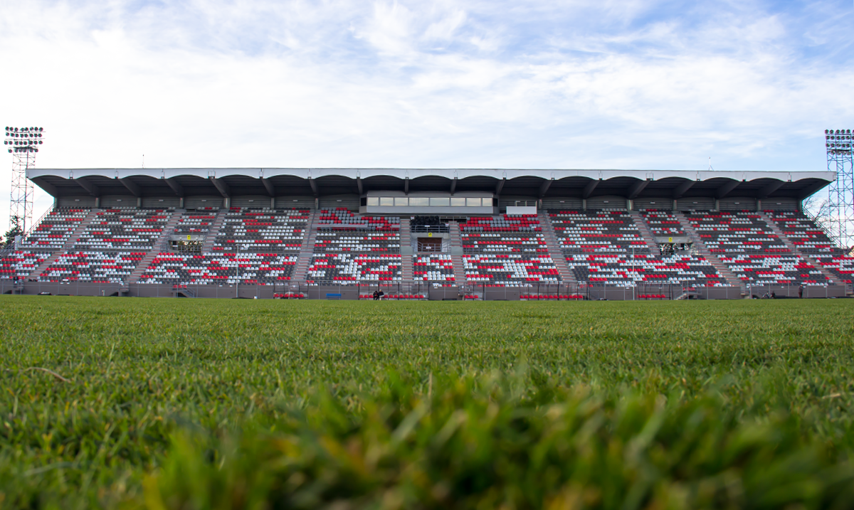 Se reduc tarifele de închiriere a Stadionului Municipal și a terenului secundar