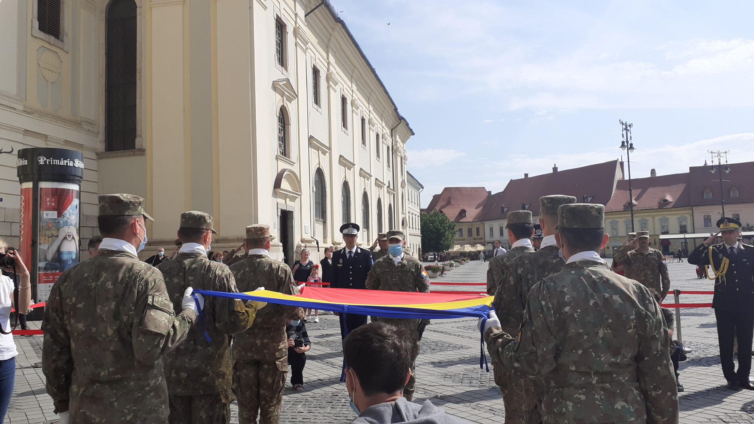 FOTO/ VIDEO Ziua Drapelului Național, sărbătorită în Piața Mare