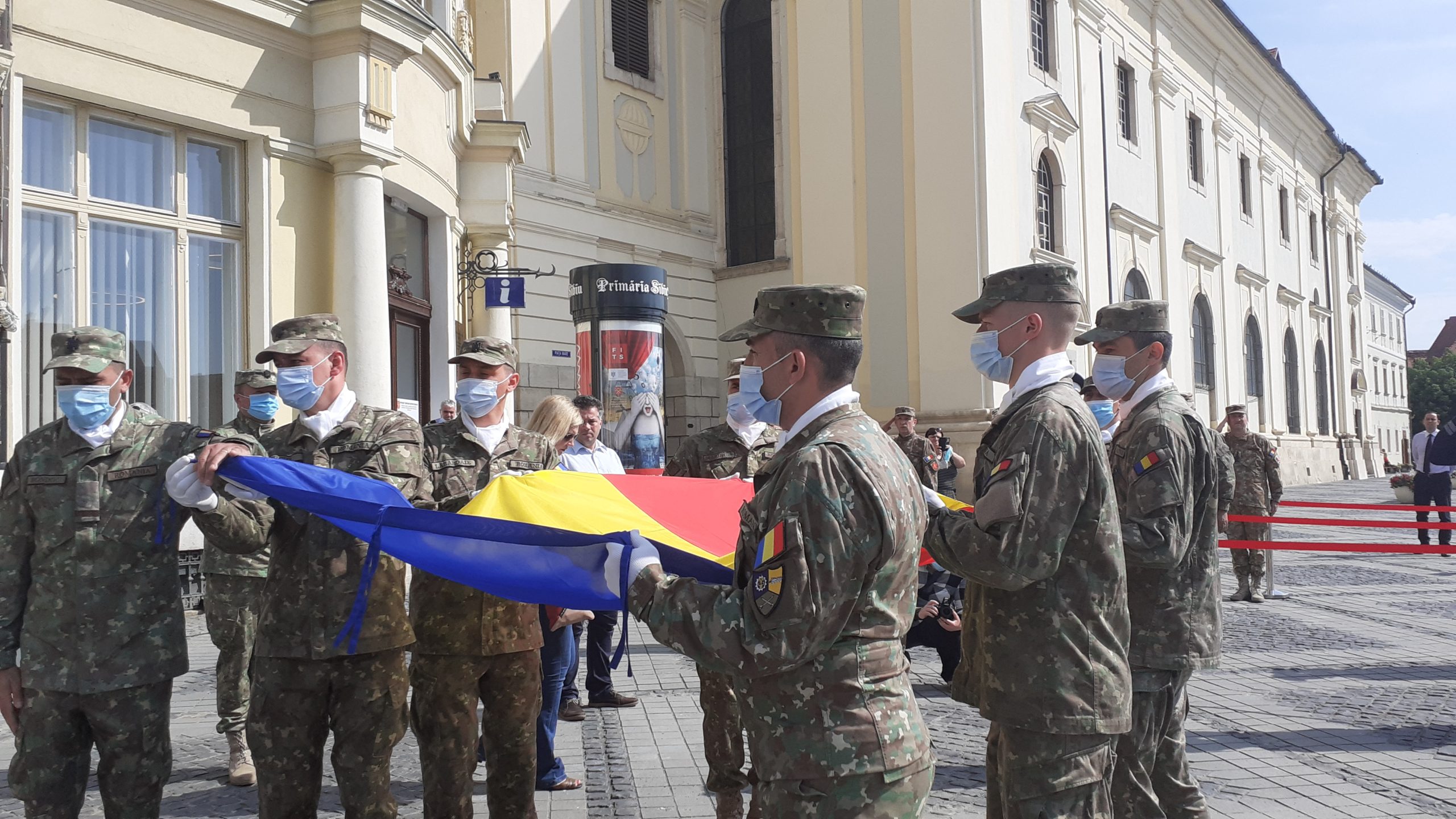 FOTO/ VIDEO Ziua Drapelului Național, sărbătorită în Piața Mare