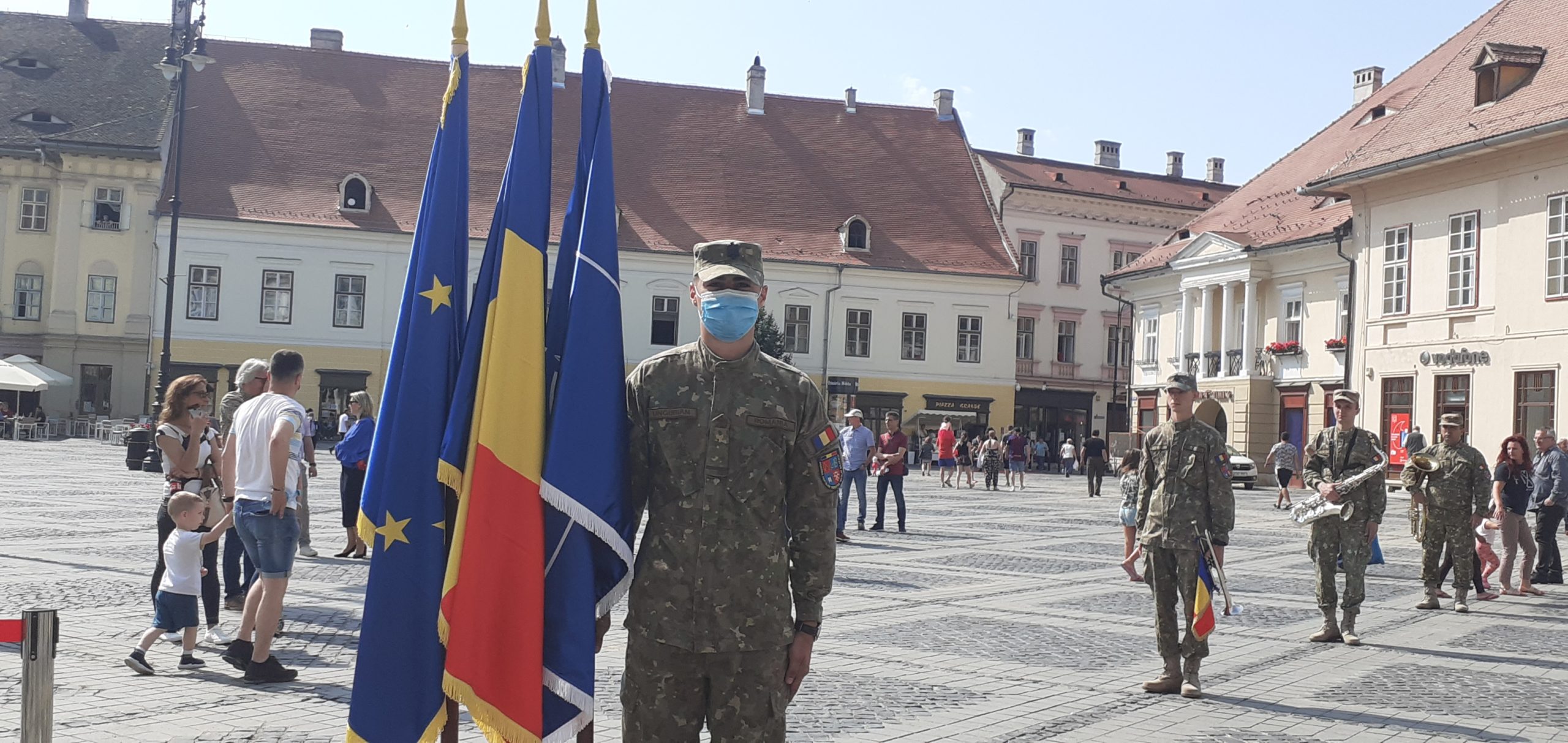 FOTO/ VIDEO Ziua Drapelului Național, sărbătorită în Piața Mare