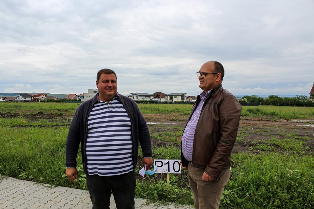 O casă pentru fiecare- 41 de familii din Șura Mică au primit gratuit loturi de teren pentru construierea unei locuințe