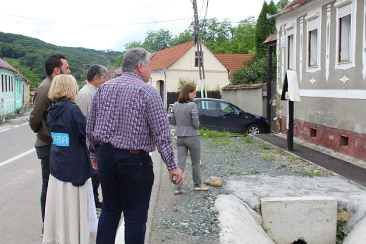 Echipa tehnică a Consiliului Județean Sibiu a verificat stadiul lucrărilor la DJ 142G dintre Copșa Mică și Motiș