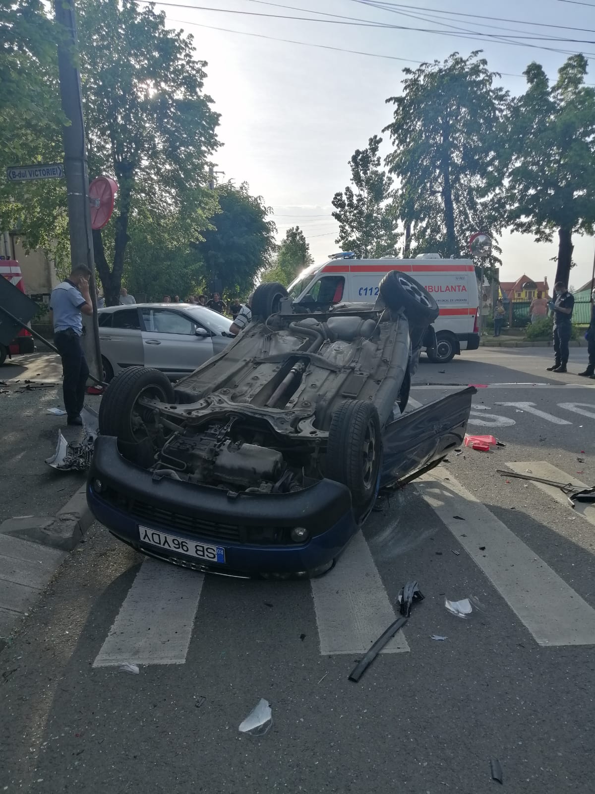 FOTO | 4 persoane rănite într-un accident auto produs în intersecția strada Șoima cu bulevardul Victoriei
