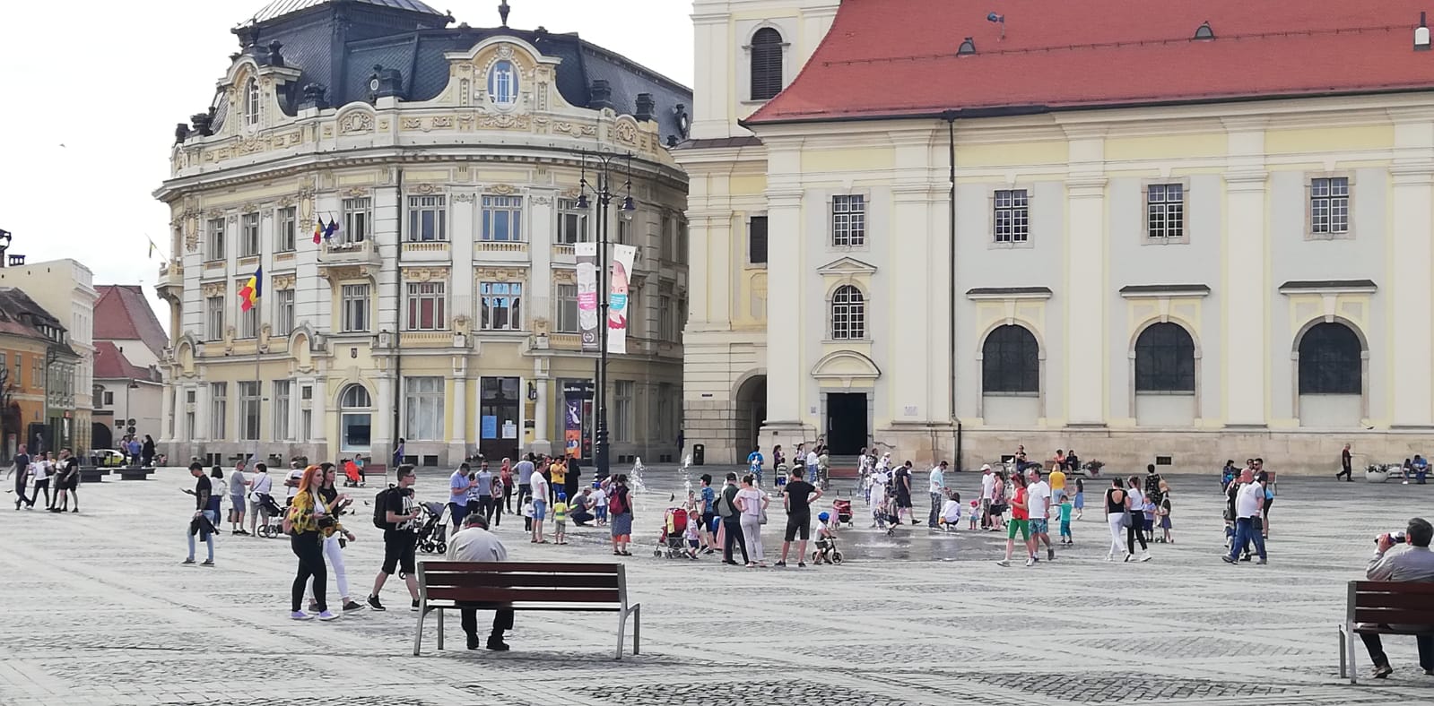 451 de sibieni s-au vindecat de COVID-19, iar 44 persoane au decedat