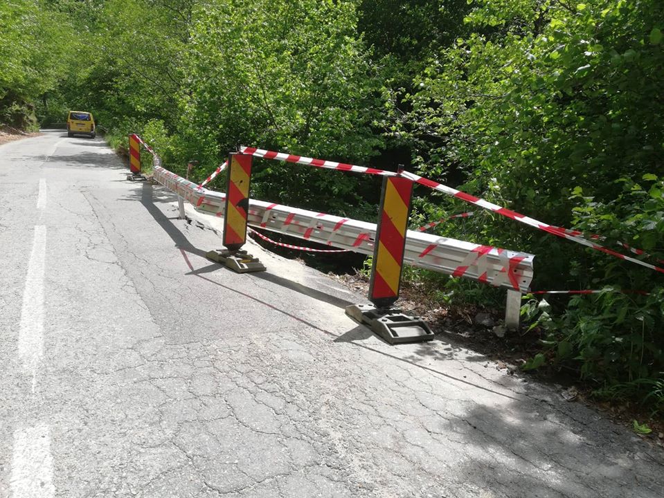 Din cauza precipitațiilor abundente din cursul acestei luni au fost afectate trei drumuri județene