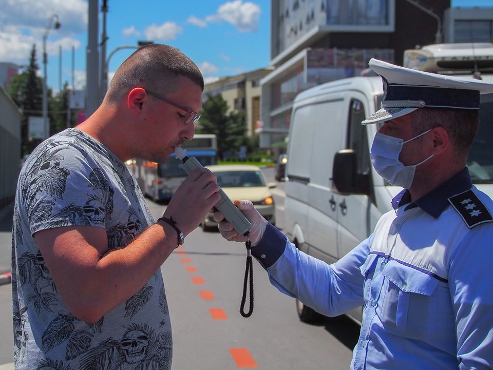 Polițiștii din cadrul Serviciului Rutier Sibiu în colaborare cu reprezentanții Teatrului Național Radu Stanca- acțiune cu caracter preventiv pentru șoferi