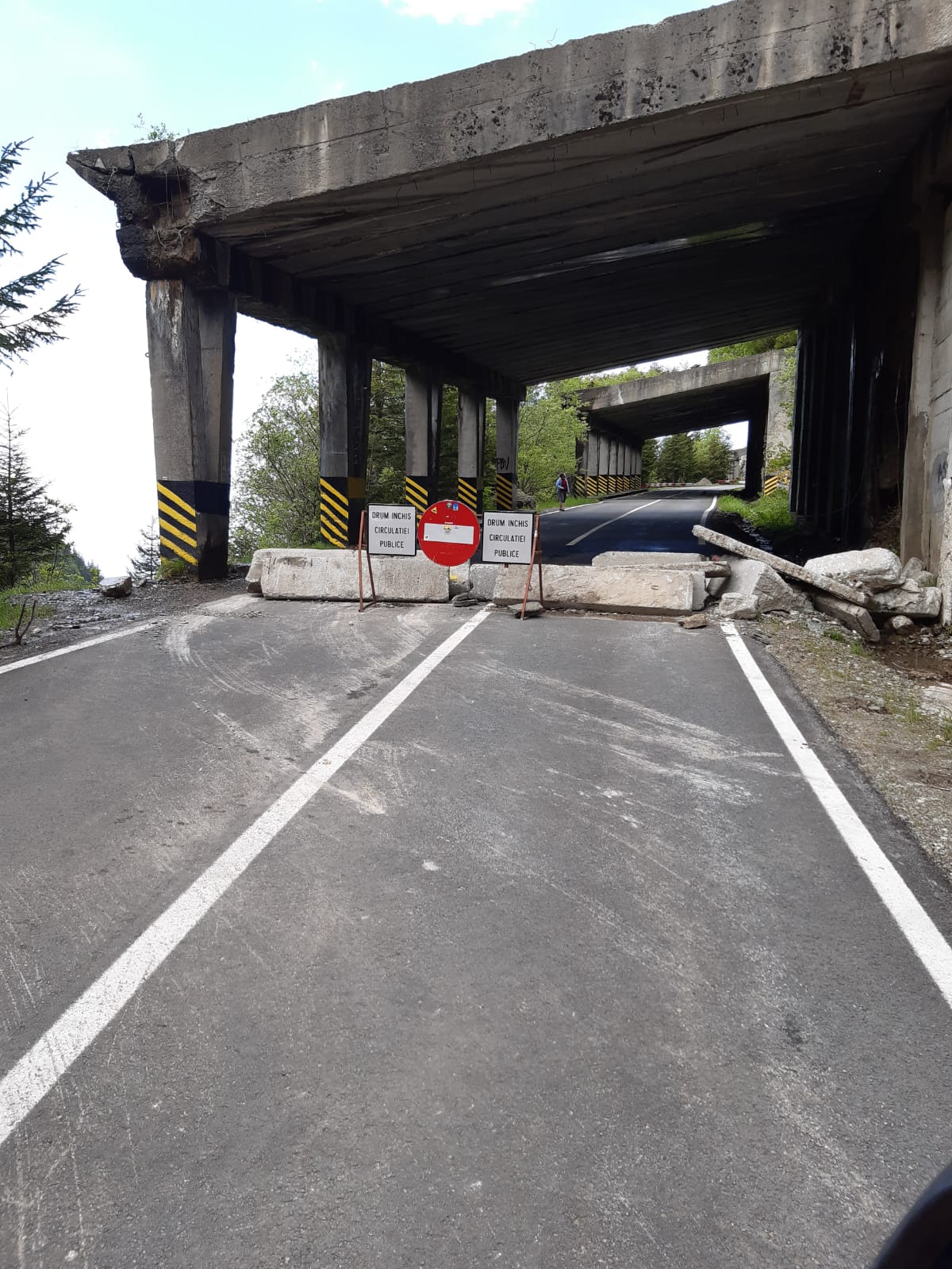 Drumarii lucrează cu toate forțele pentru deschiderea Transfăgărășanul la timp