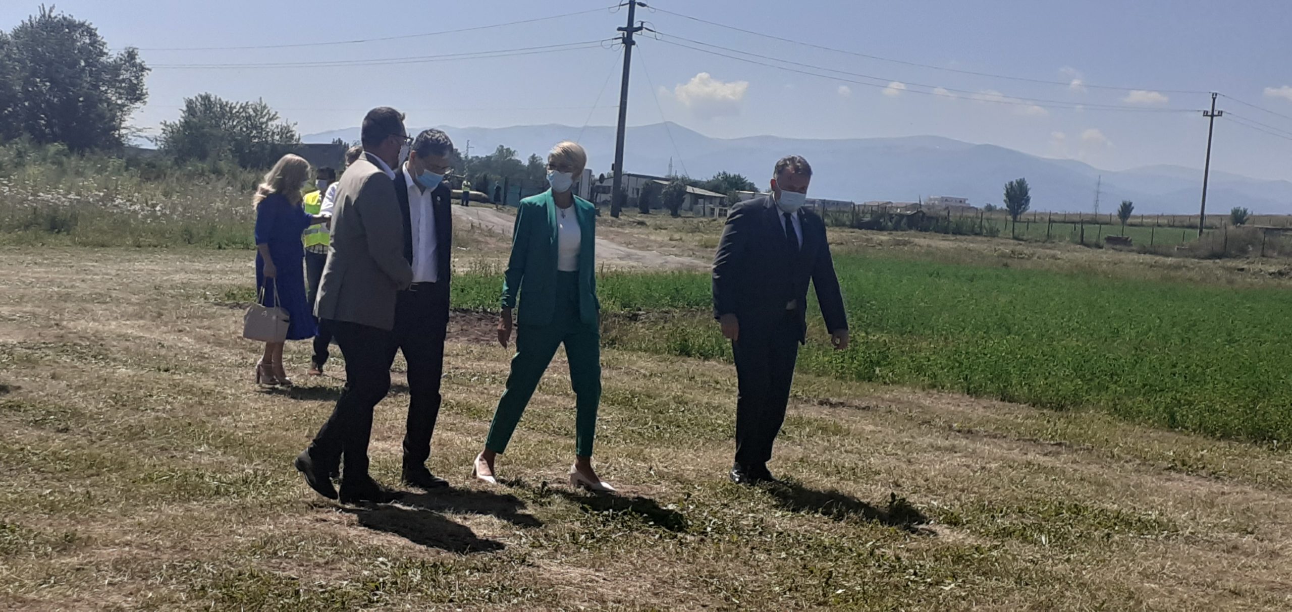Premierul Orban, Ministrul Sănătății Nelu Tătaru, alături de președinta CJ Daniela Cîmpean în vizită la amplasamentul noului spital județean