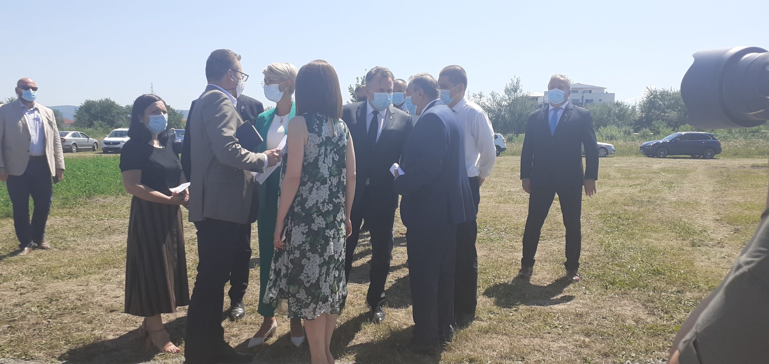 Premierul Orban, Ministrul Sănătății Nelu Tătaru, alături de președinta CJ Daniela Cîmpean în vizită la amplasamentul noului spital județean