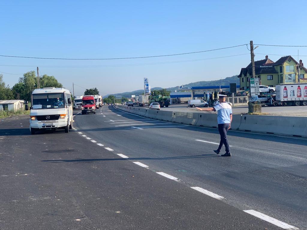 235 de polițiști, jandarmi și polițiști locali au fost angrenați în acțiuni de verificare a respectării măsurilor impuse de COVID-19