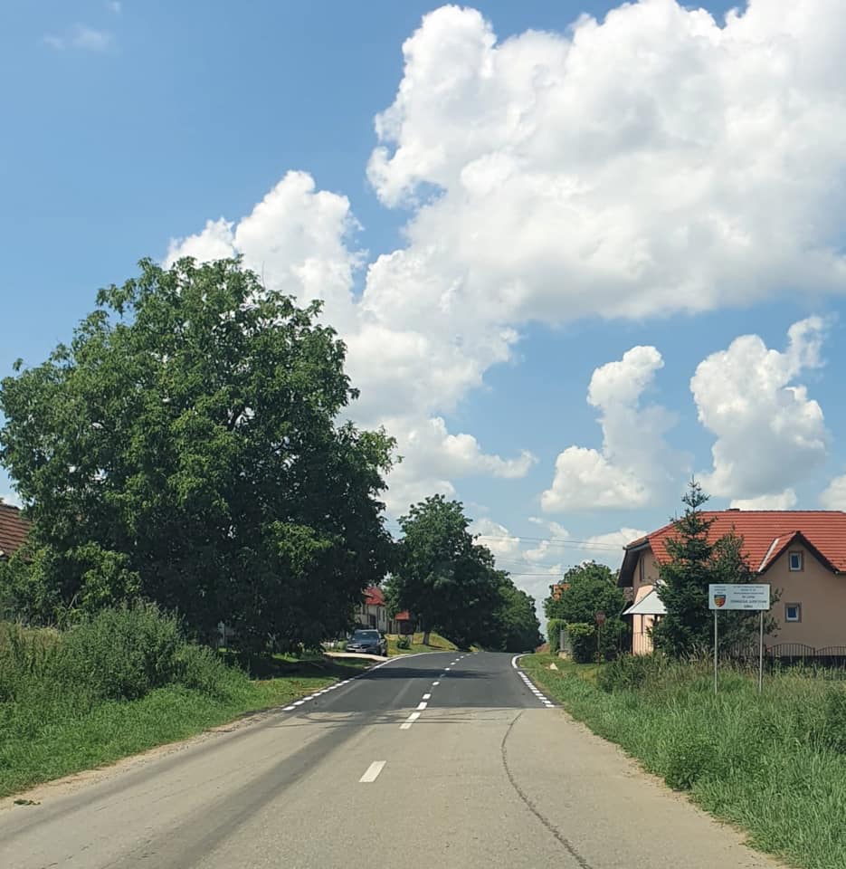 Un nou covor asfaltic pe tronsonul care face legătura între DN 1 și Apoldu de Jos