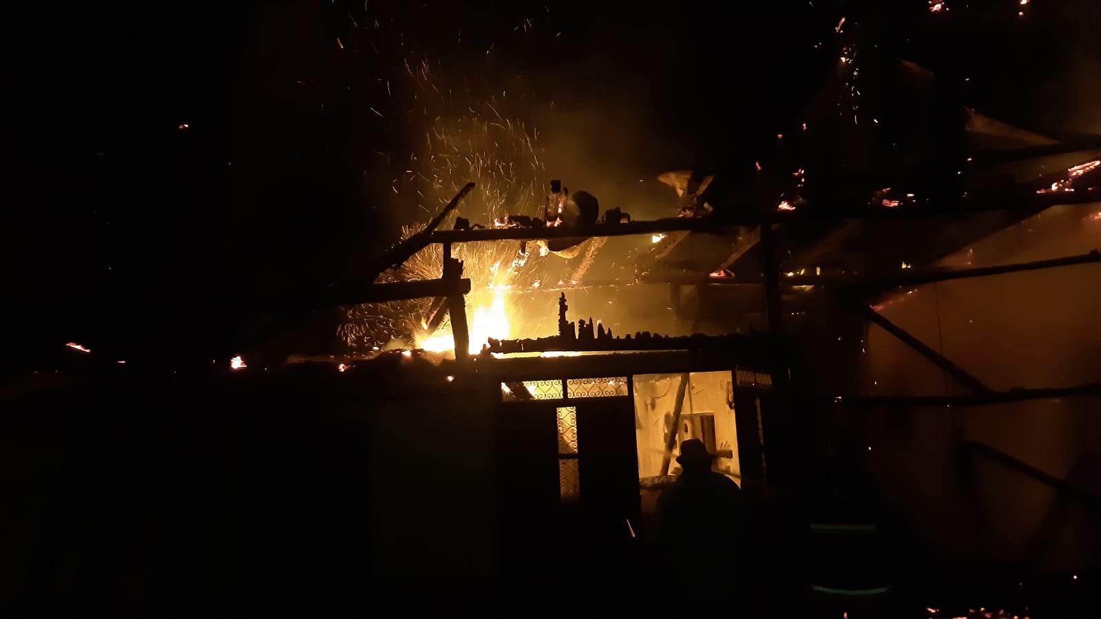 Noapte de foc pentru pompierii militari din cadrul punctului de lucru Săliște
