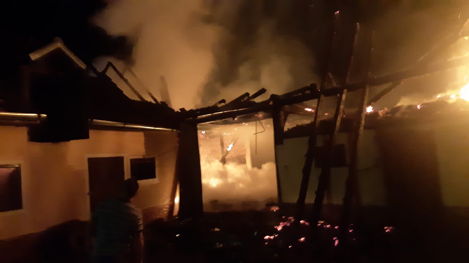 Noapte de foc pentru pompierii militari din cadrul punctului de lucru Săliște