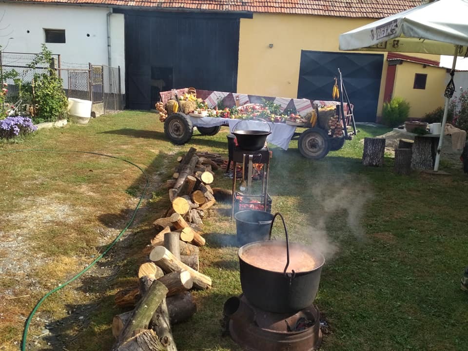 „Produc.Savurez.Mănânc”, eveniment gastronomic, organizat de producătorii locali din Bradu