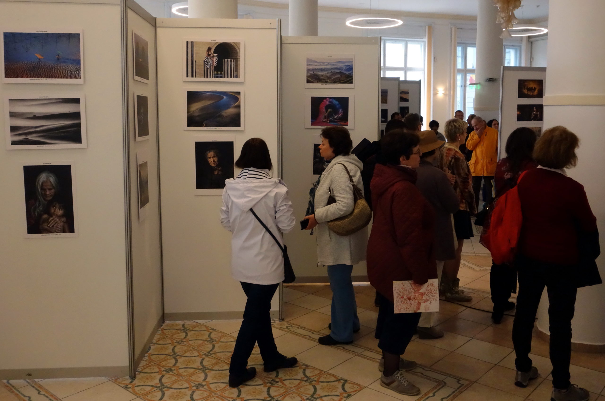 De cinci decenii Salonul Internaţional de Artă Fotografică de la Sibiu contribuie la dezvoltarea culturii românești contemporane