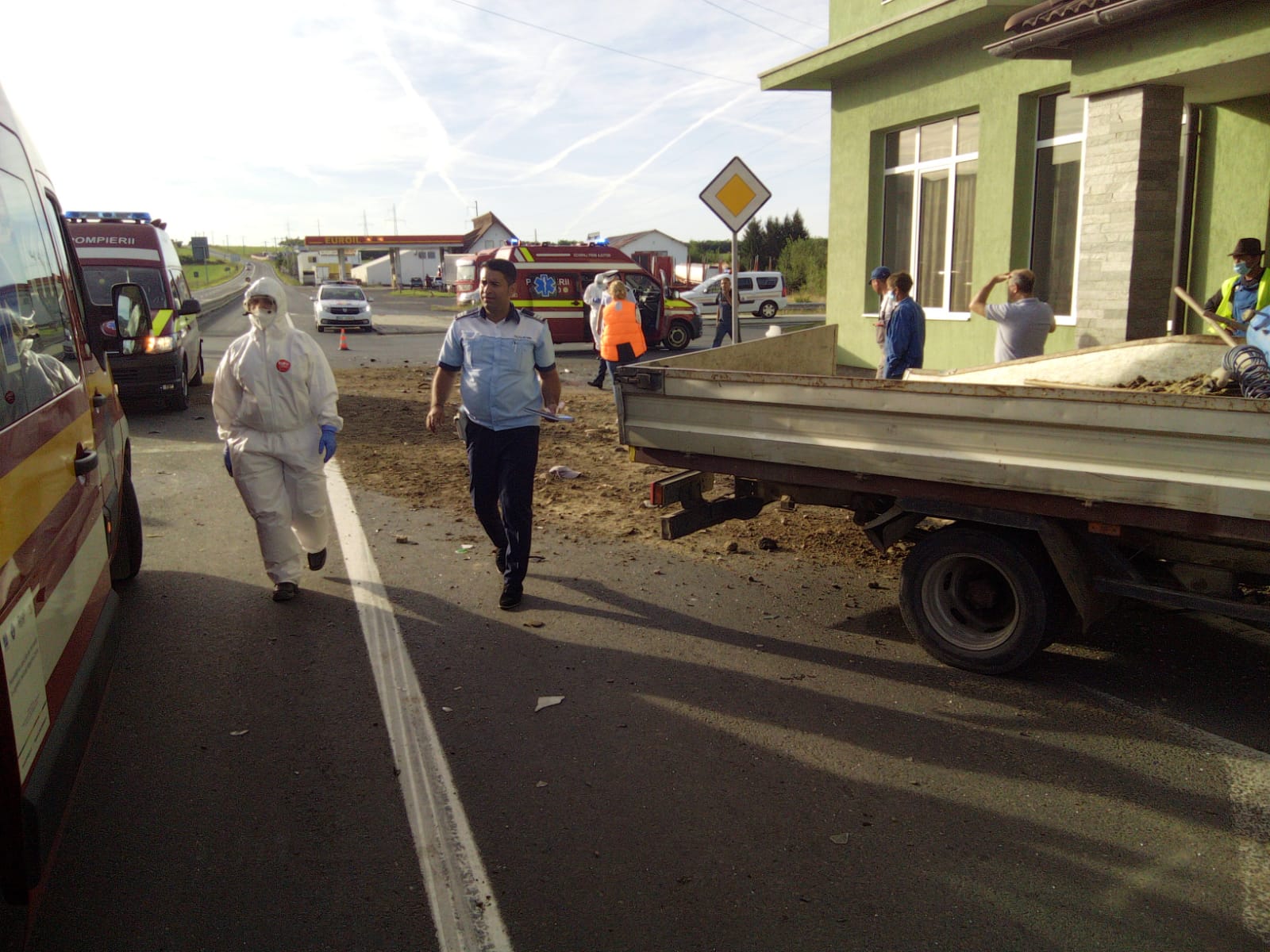 Accident rutier cu trei victime pe DN1 la intersecția cu DC 67, în Săliște
